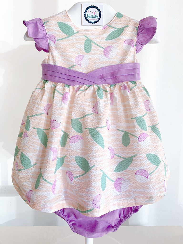 Conjunto vestido y calzón color coral con lila y con estampado flores lilas con hojas verdes
