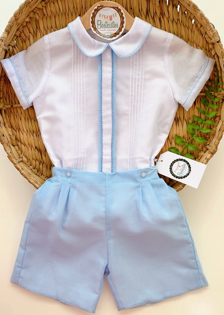 Conjunto short azul bebé con camisa blanca detalles azul