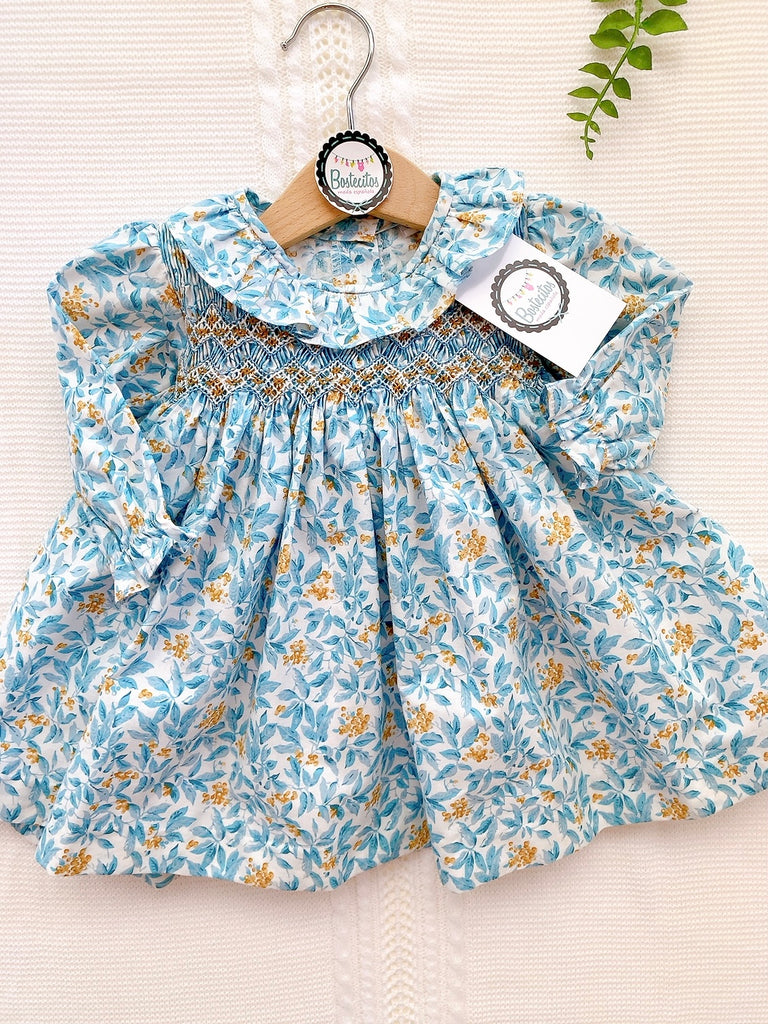 Vestido azul manga larga con flores cafés bordado a mano