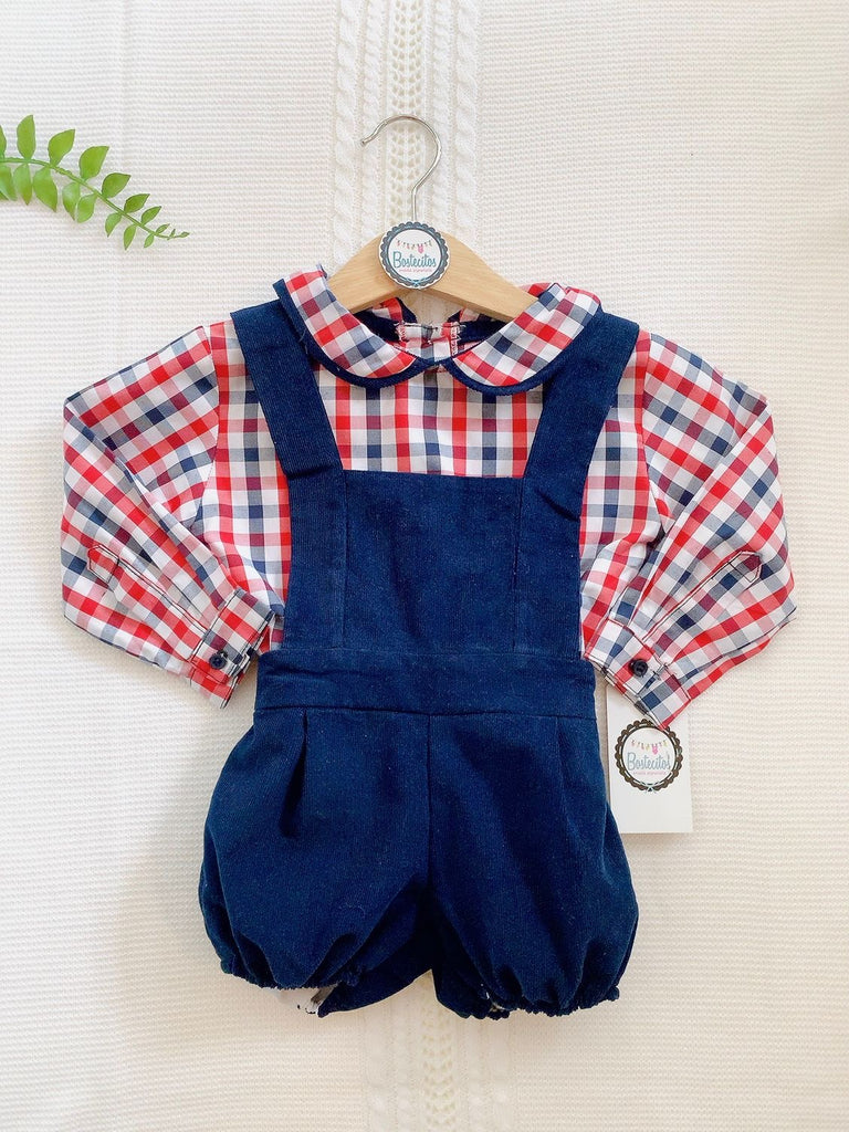 Overol azul marino con camisa manga larga cuadros rojos