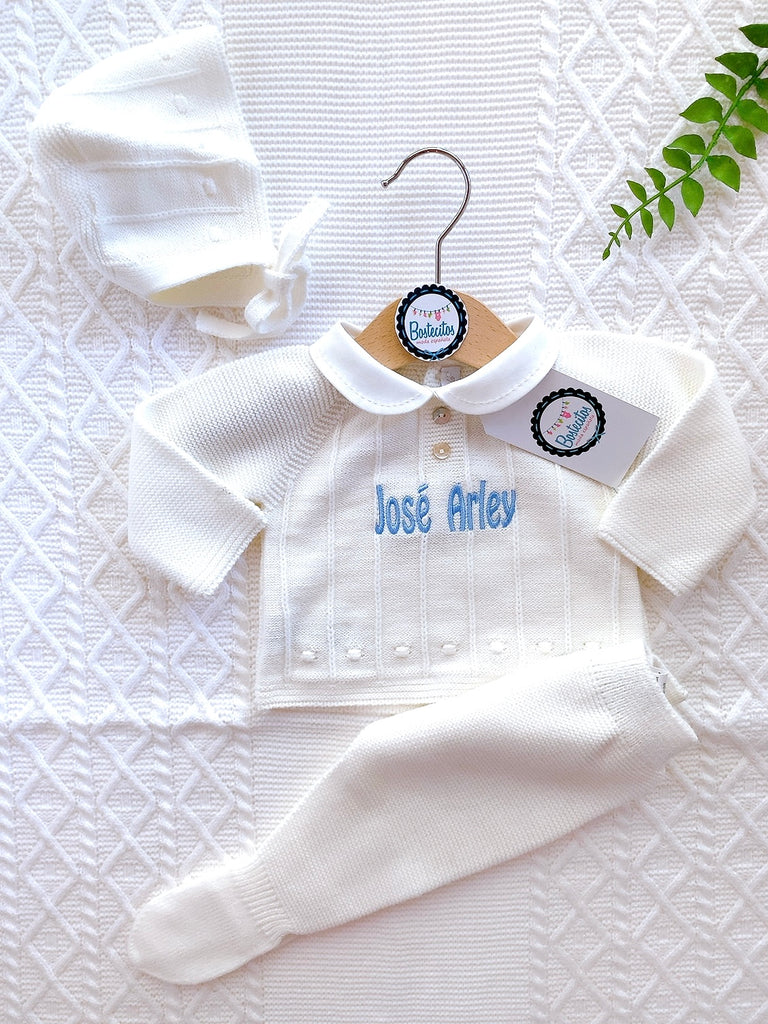 Conjunto tejido blanco Perla cuello blanco dos botones lineas paralelas