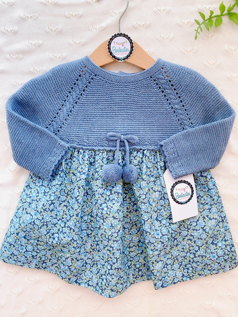Vestido tejido  azul bordado con flores