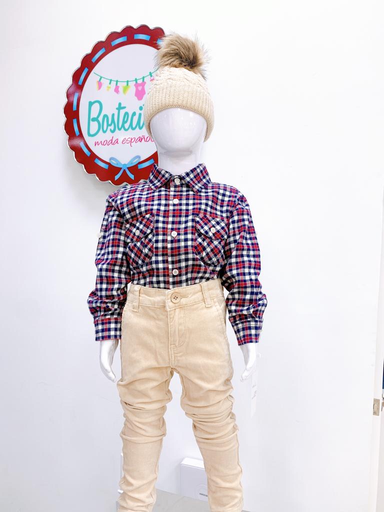 Conjunto camisa cuadrada y pantalón color camel