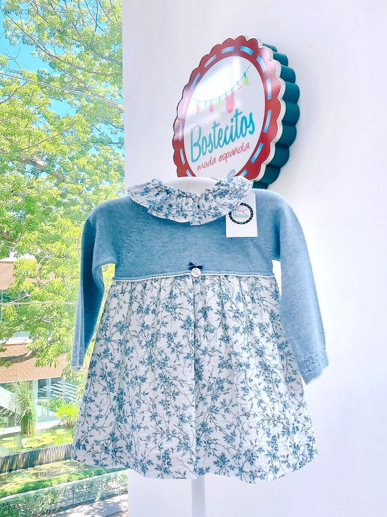 Vestido azul tejido con flores azules (36 meses)