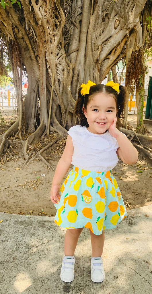 Conjunto falda limones y blusa blanca (10 años)