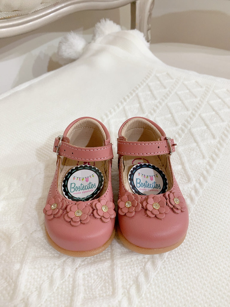 Zapatito rosa palo con 3 flores