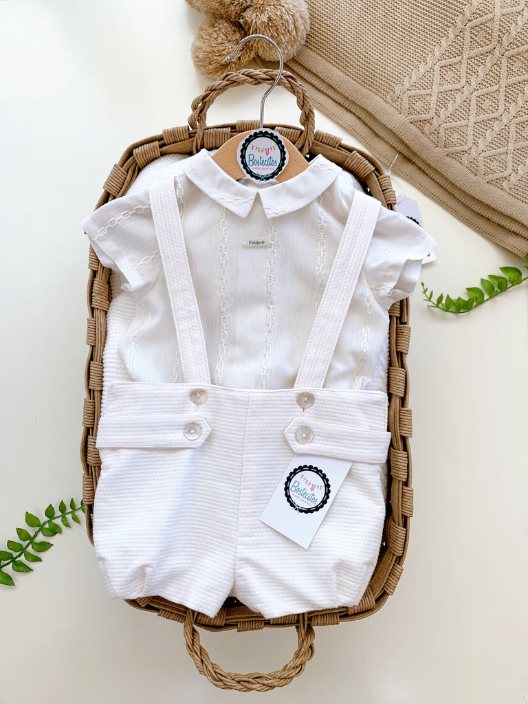 Conjunto beige short con tirantes y camisa con cuello