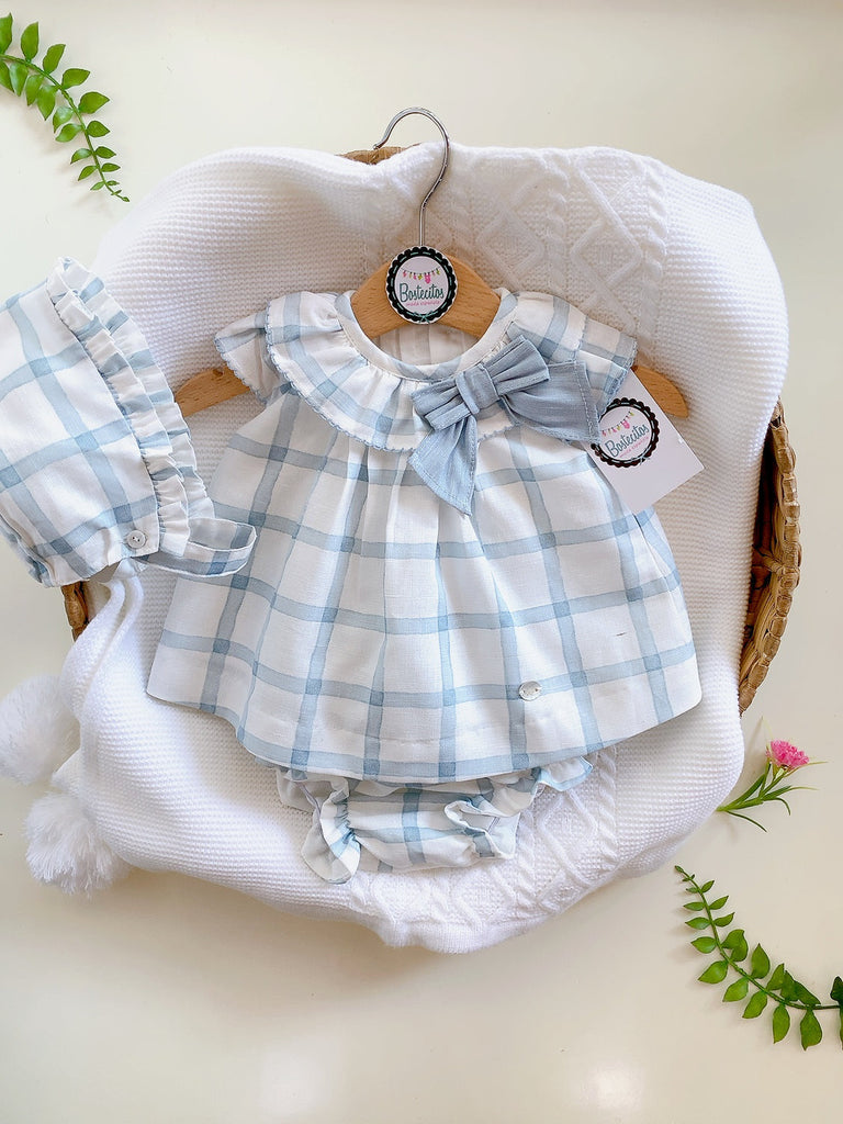 Conjunto español 3 piezas vestido, gorro y calzón cuadros grandes azul con blanco con moño en cuello