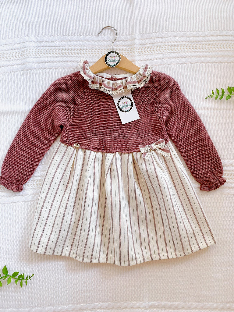 Vestido bordado color púrpura cuello con Olán