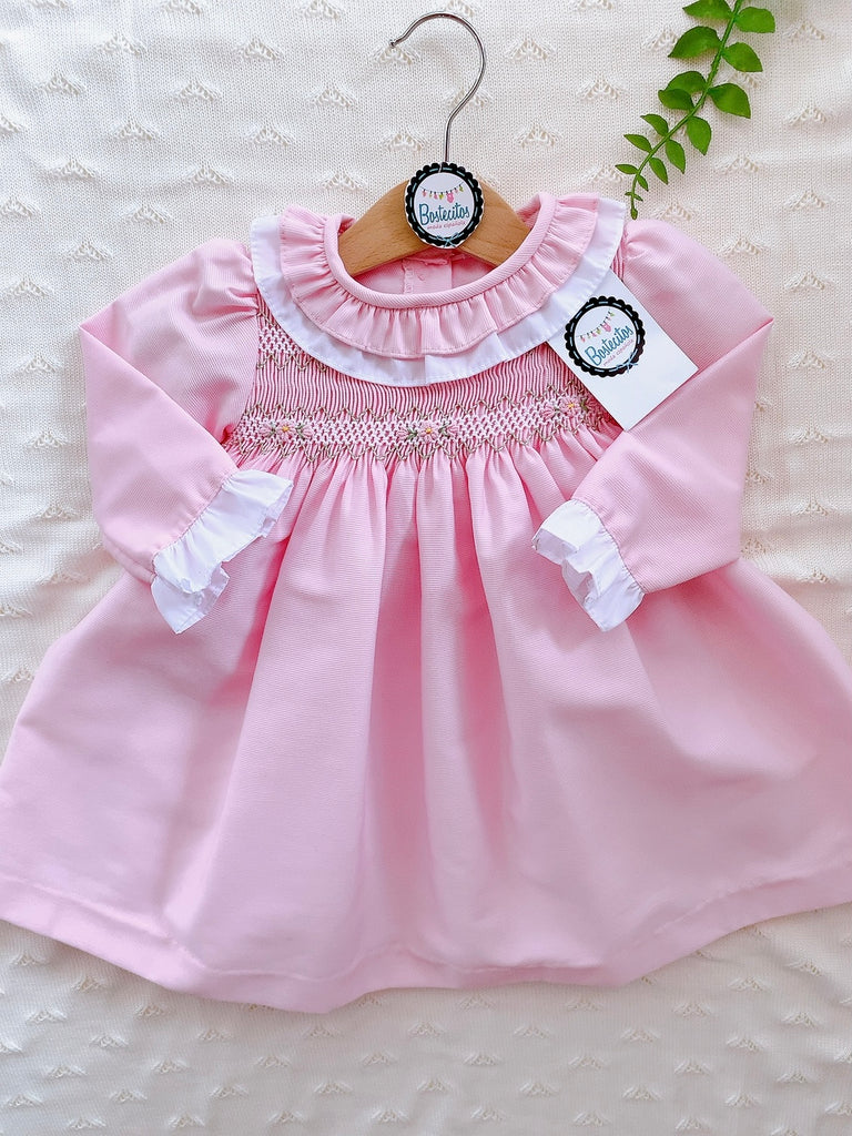 Vestido rosa bebé  bordado a mano manga larga detalle blanco en manga