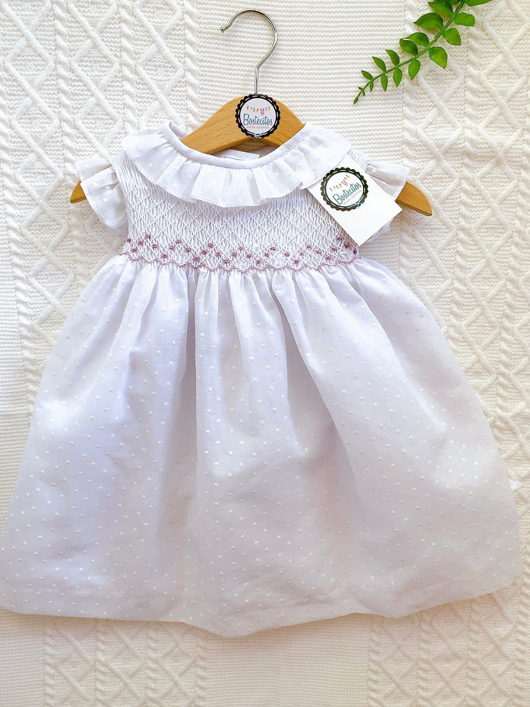 Vestido blanco puntos blancos bordado a mano lila