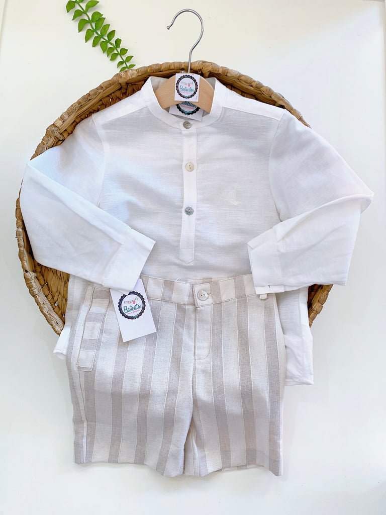 Conjunto camisa blanca lino con short beige con rayas caqui