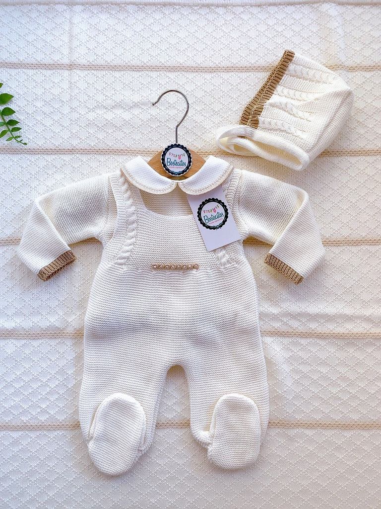 Overol beige con detalles café (0-1 mes)