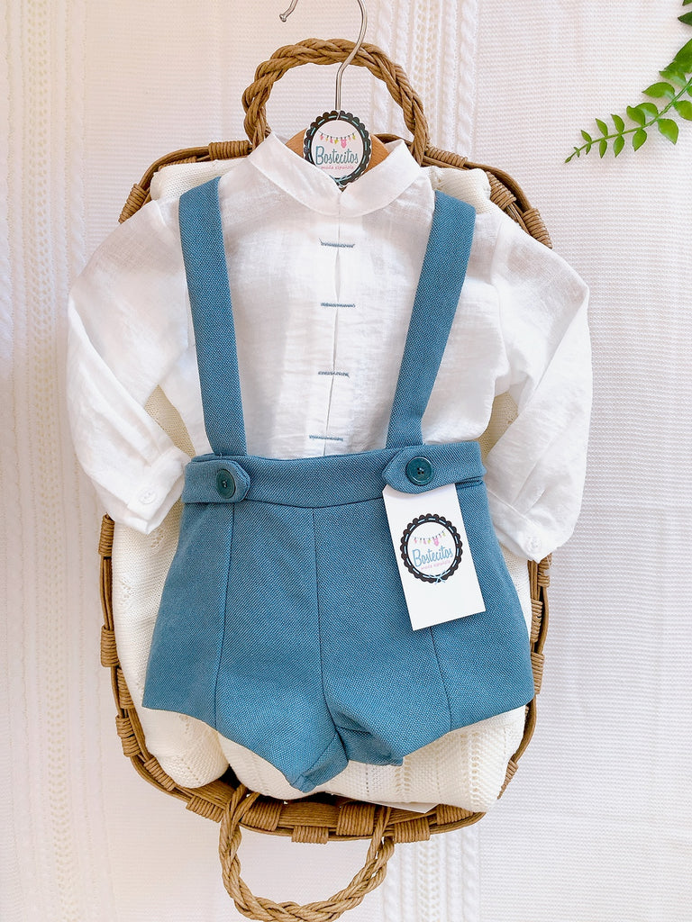 Conjunto short con tirantes manga larga blanca con short verde empolvado