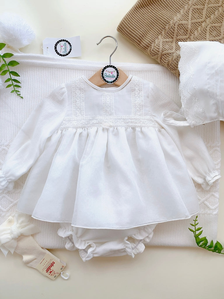Conjubto vestido corto con calzón beige ceremonia