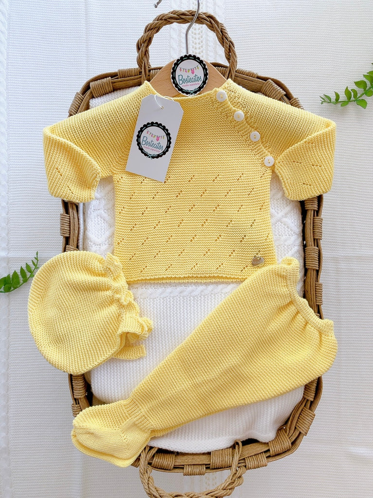 Conjunto tejido amarillo 3 piezas con 3 botones por un lado (1 mes)