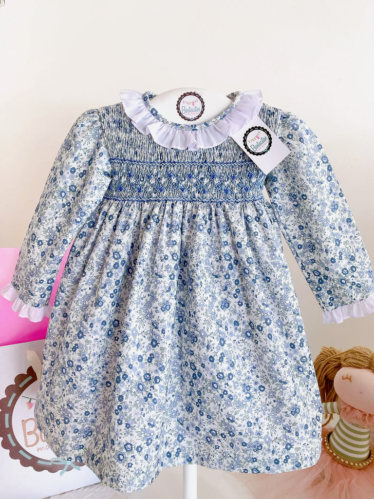 Vestido manga larga flores azules con cuello blanco