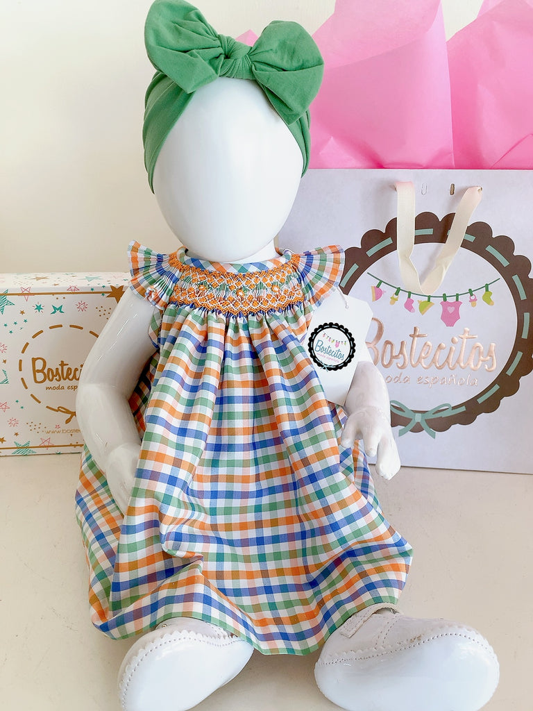 Conjunto vestidito con calzón bordado a mano cuadros azul, naranja y verde