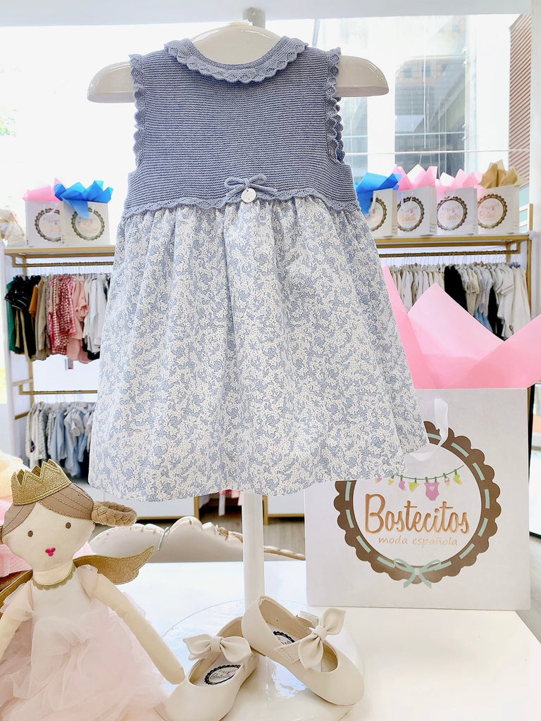 Vestido tejido  azul con estampado flores azules