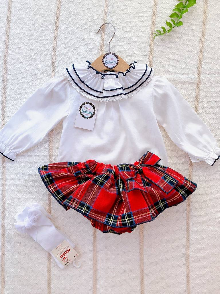 Conjunto camisa manga larga cuello detalles azul marino con falda calzón rojo cuadros azules