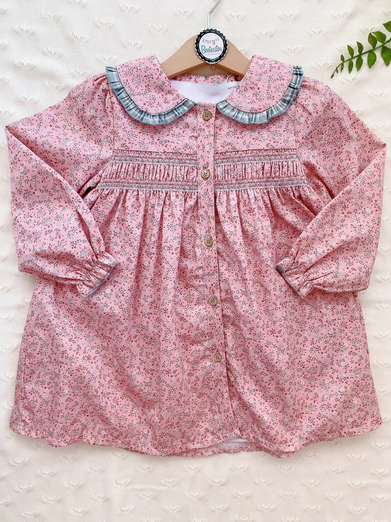 Vestido rosa palo con estampado flores  bordado y cuello detalles cuadros verdes