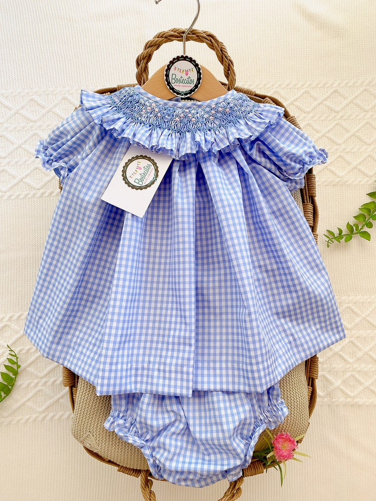 Conjunto calzon con vestidito cuello bordado a mano