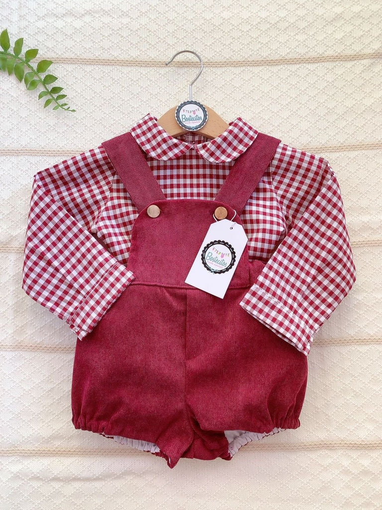 Overol tinto con camisa cuadros