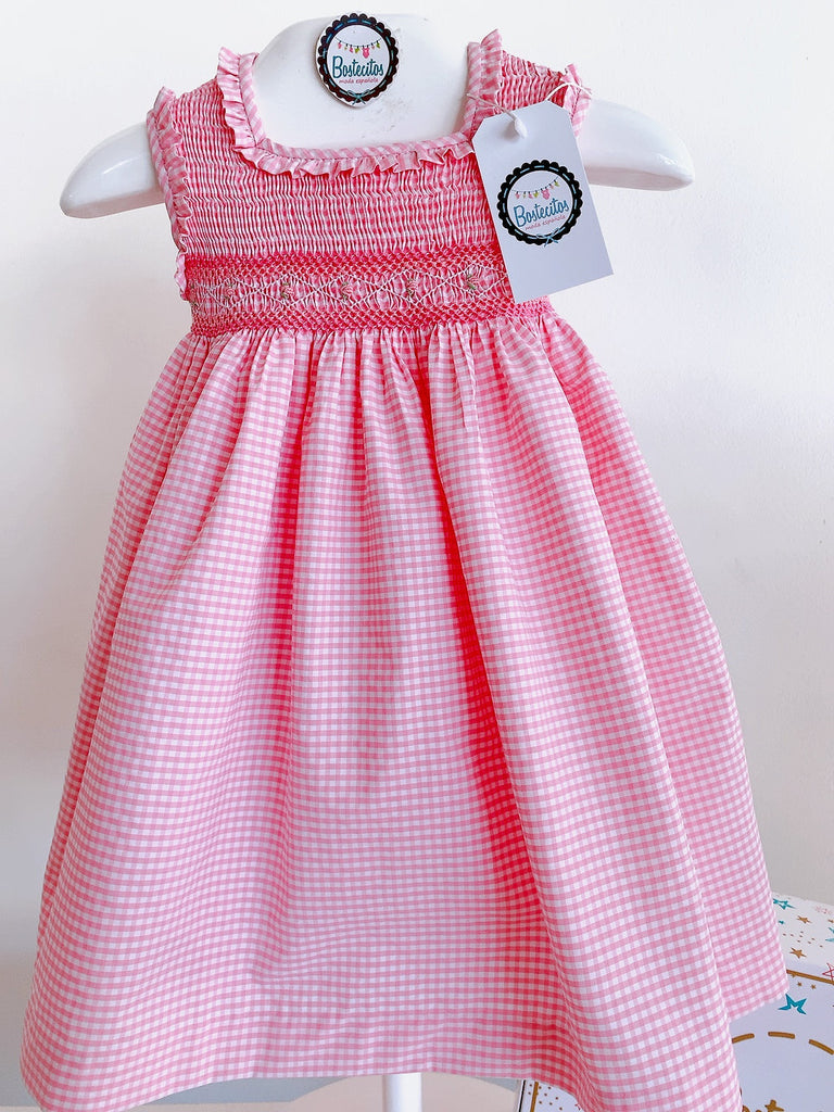 Vestido cuadros rosas con blanco bordado a mano cuello cuadrado