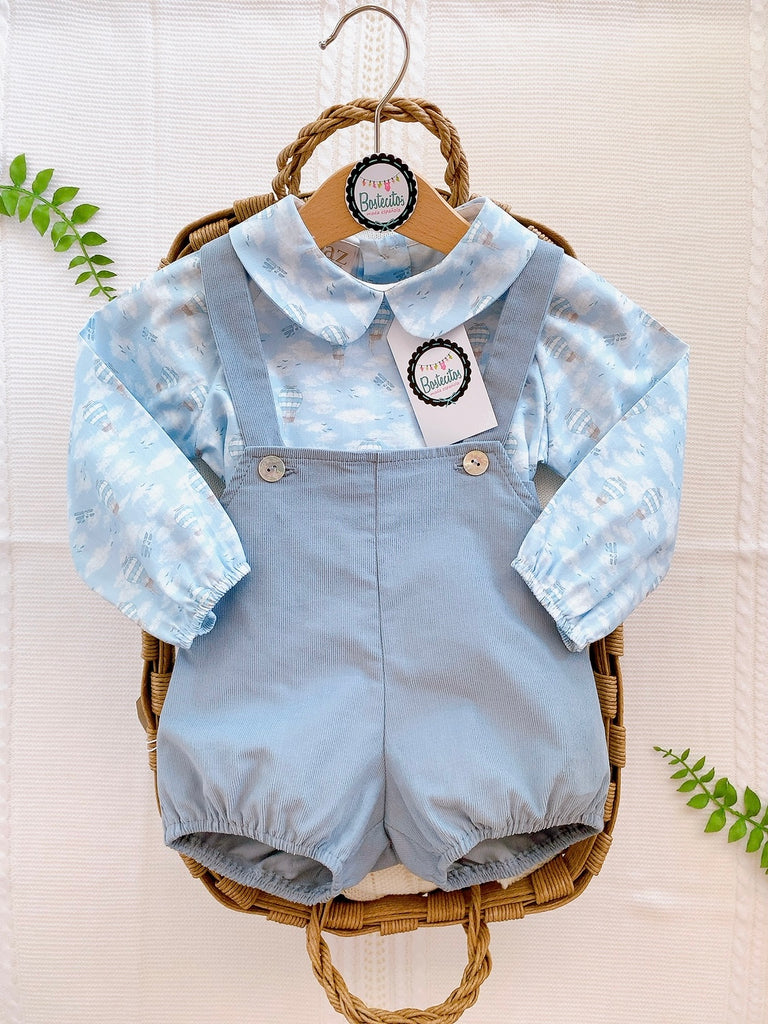 Conjunto short con tirantes azul con camisa azul estampado globos