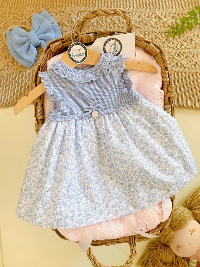 Vestido tejido  azul con estampado flores azules