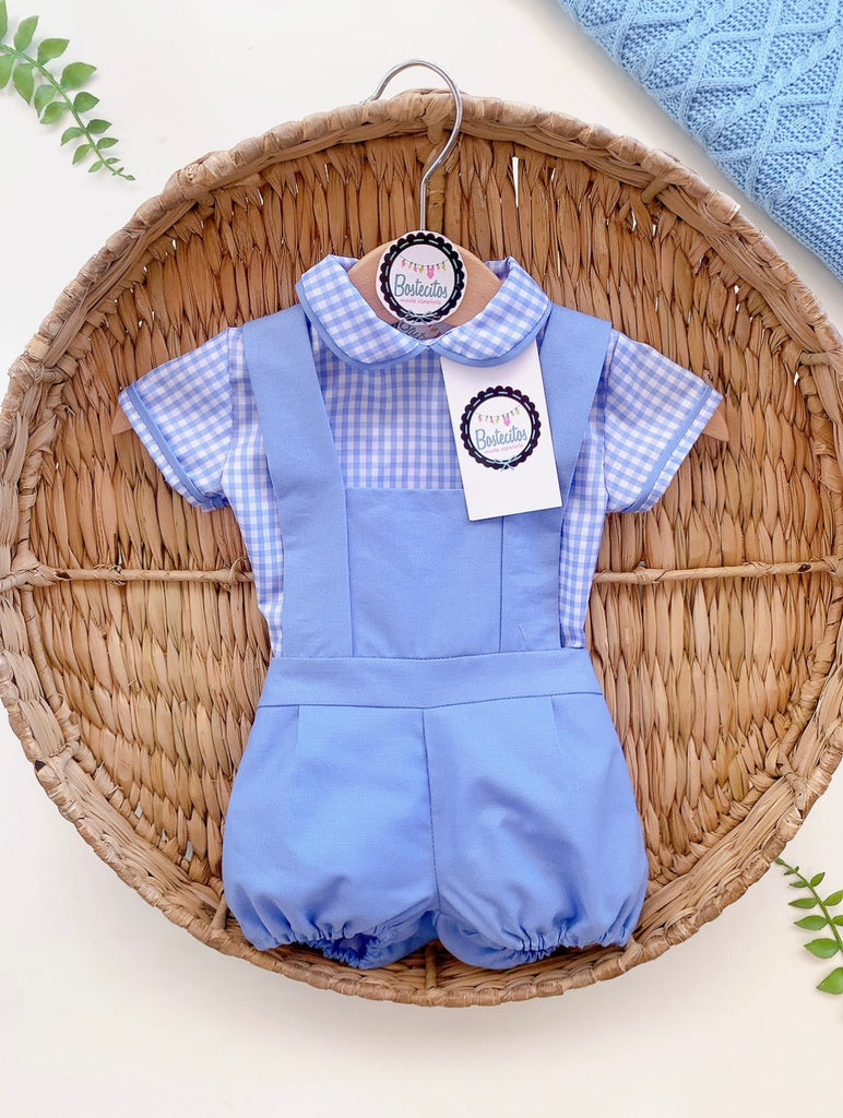 Overol corto azul con camisa cuadros azul con blanco