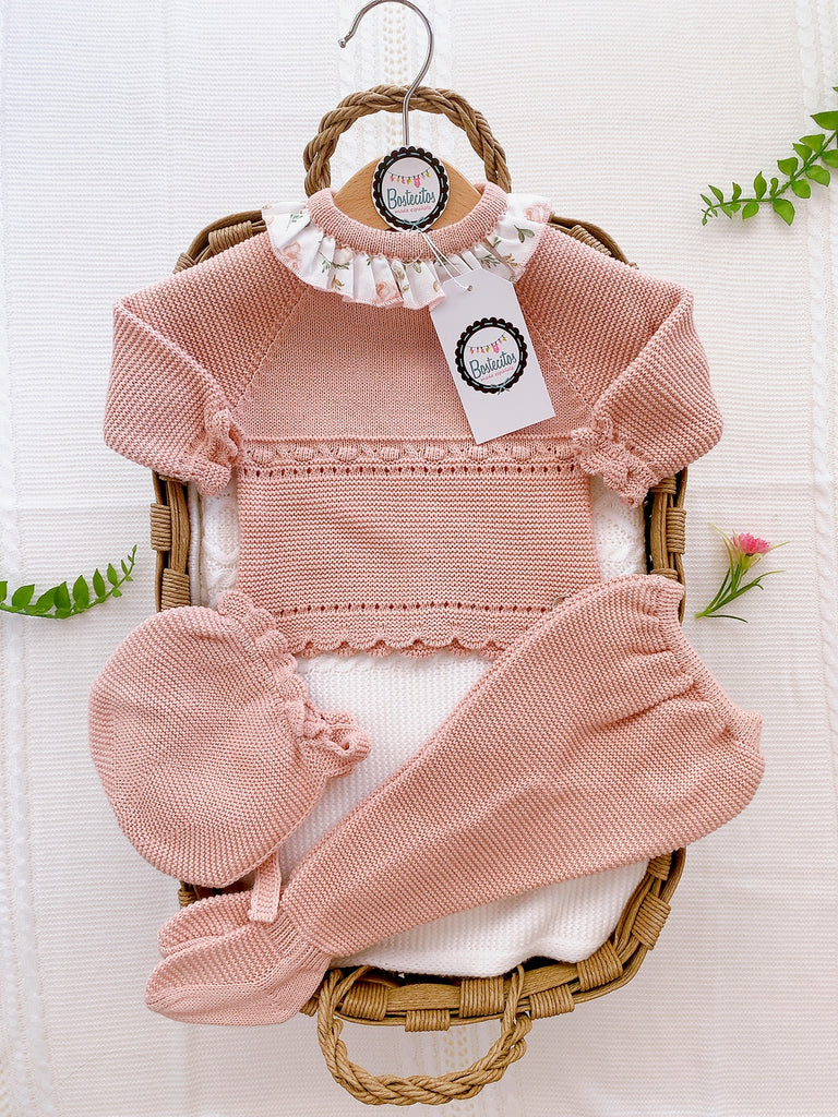 Tejido coral cuello con olán estampado (3 meses)