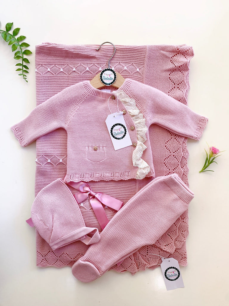 Tejido rosa palo con Olán beige por un lado (0-3 meses)