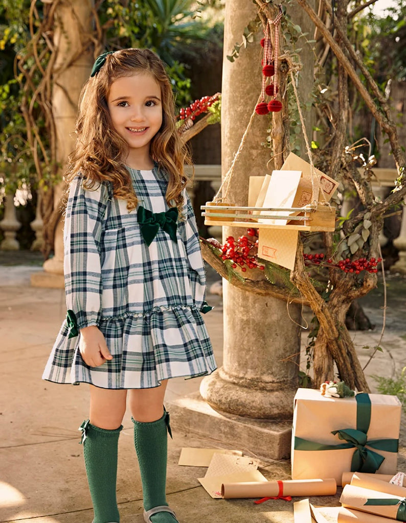 Vestido cuadros verdes con moño terciopelo en medio y en las mangas (48 meses)
