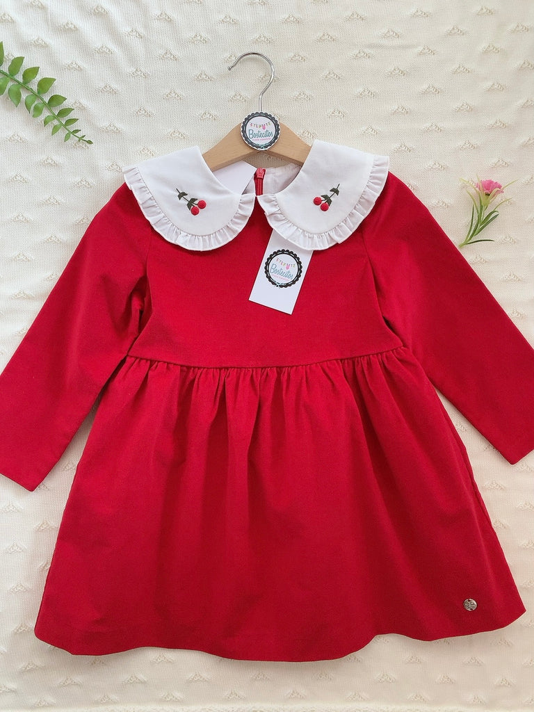 Vestido rojo con cuello bordado cerezas