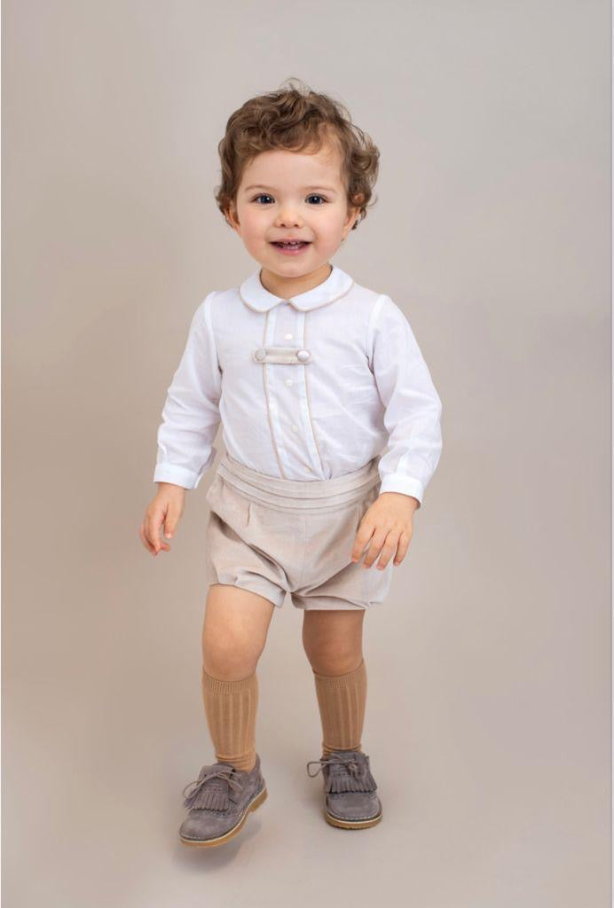 Conjunto 2 pza camisa blanca con circulos beige y short beige