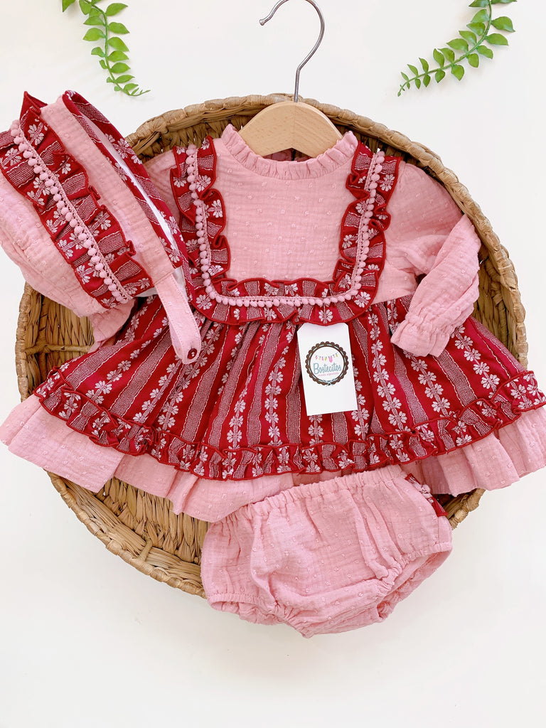 Conjunto gorro, vestido y calzón rosa con tinto