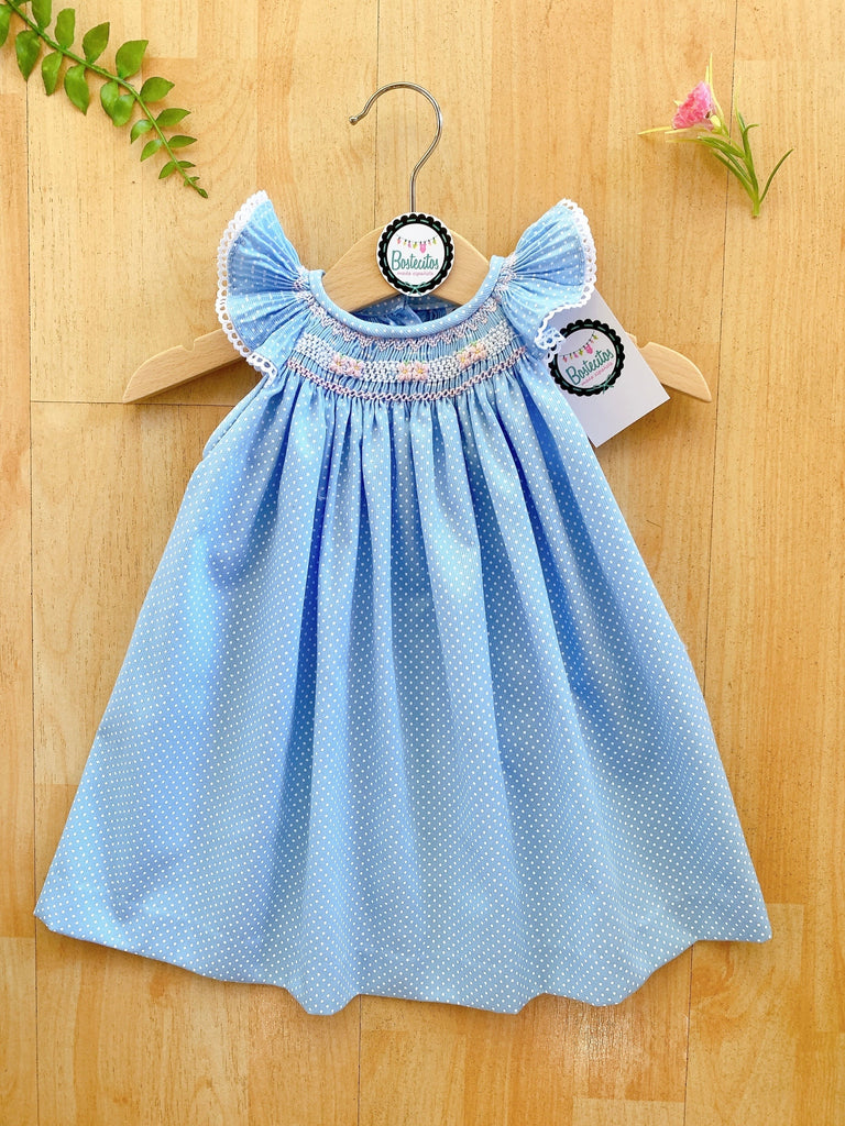 Batita punto smock azul con puntitos blancos bordado flores rosas