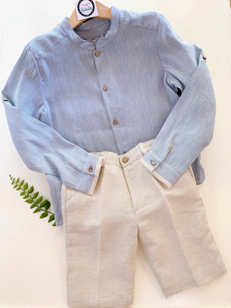 Camisa elegante azul gris con short color caqui