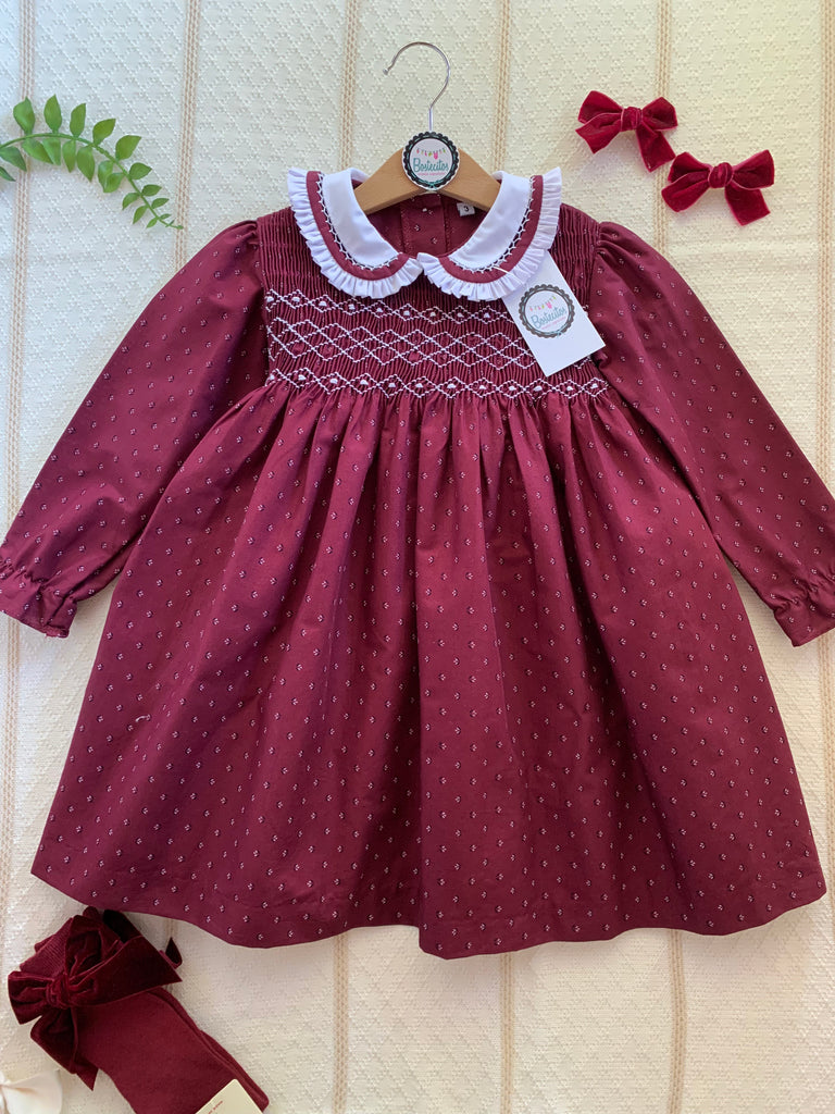 Vestido tinto manga larga bordado a mano cuello blanco