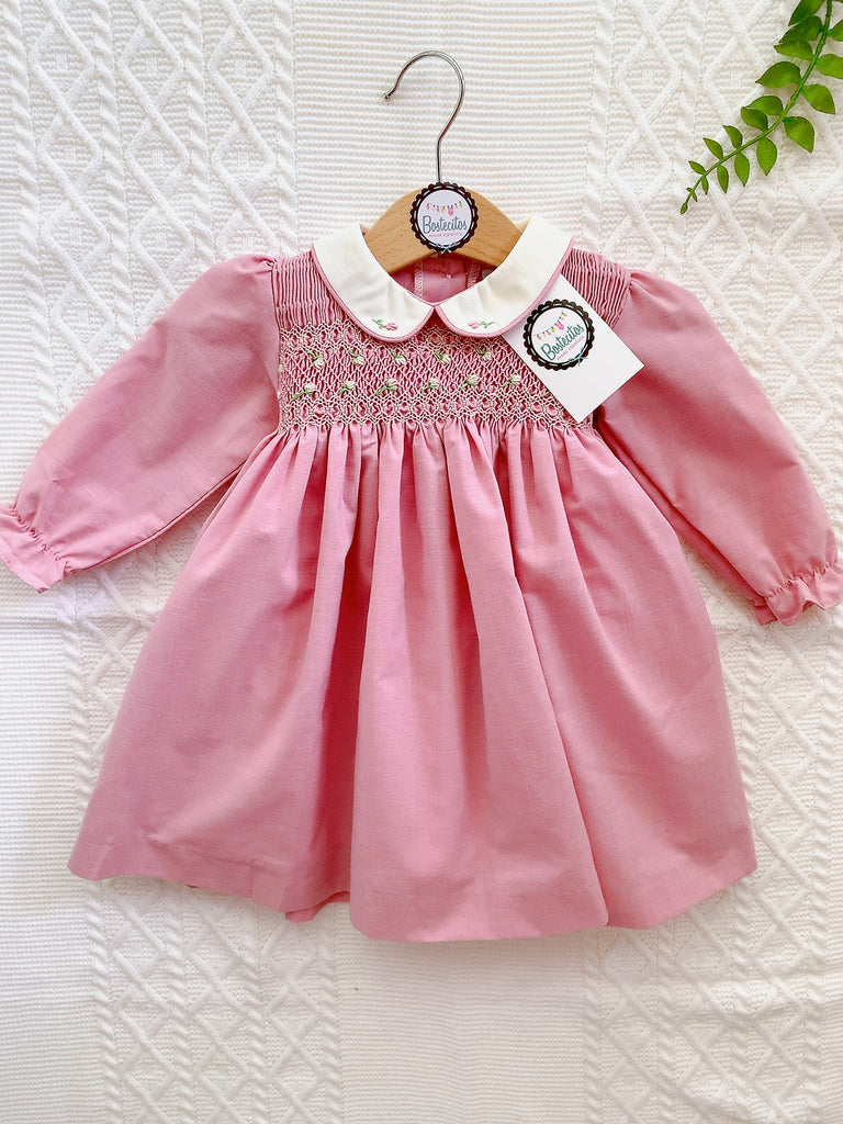 Vestido rosa palo punto smock bordado a mano flores en cuello