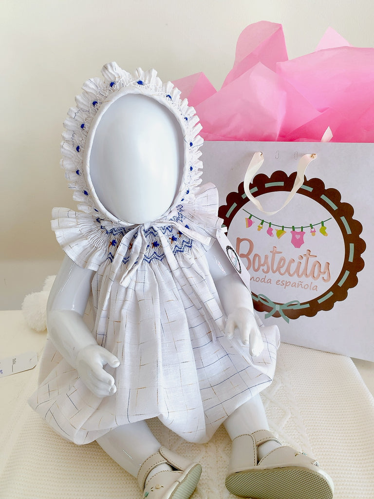 Ranita blanca bordada con azul marino y gorro bordado