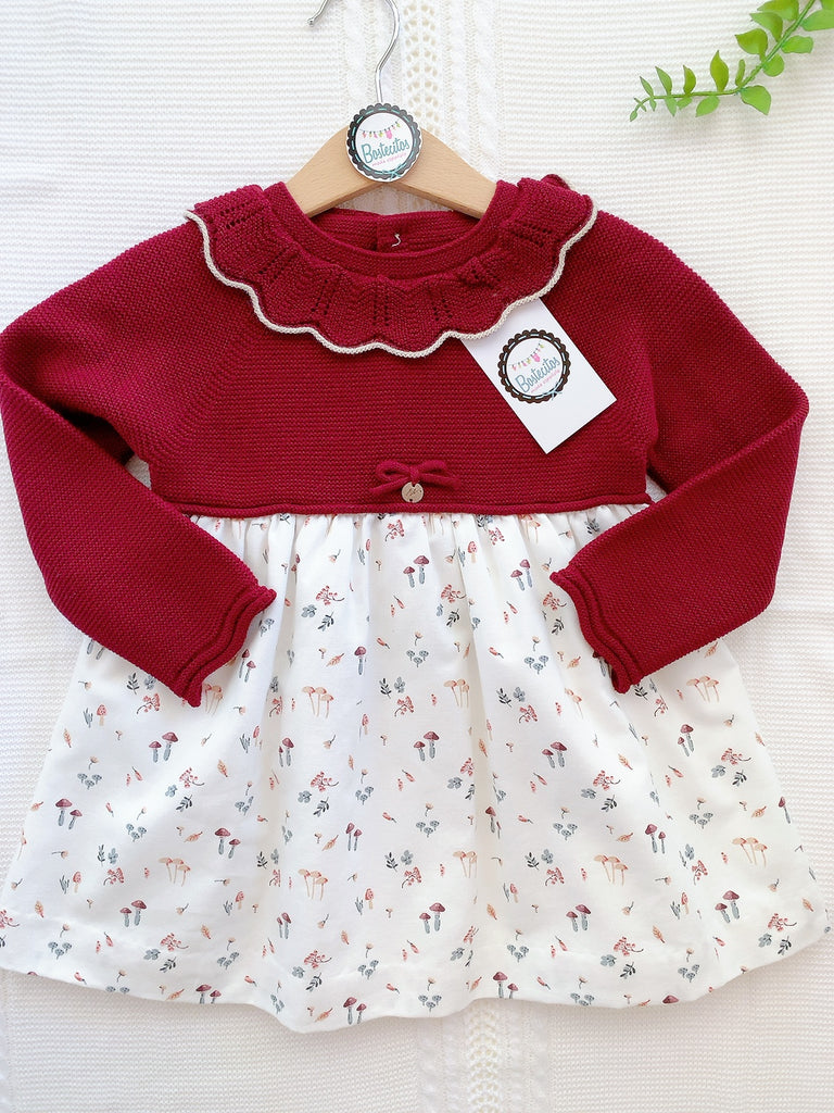 Vestido tejido tinto con estampado honguitos