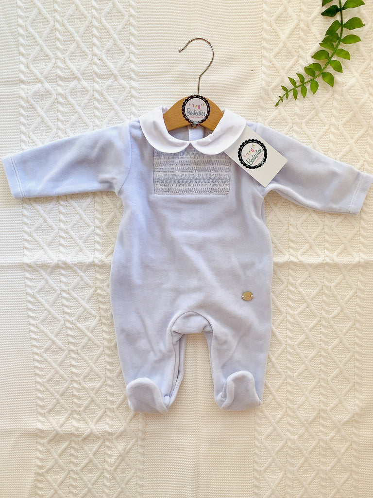 Overol azul con pecho bordado cuello blanco (1 mes)