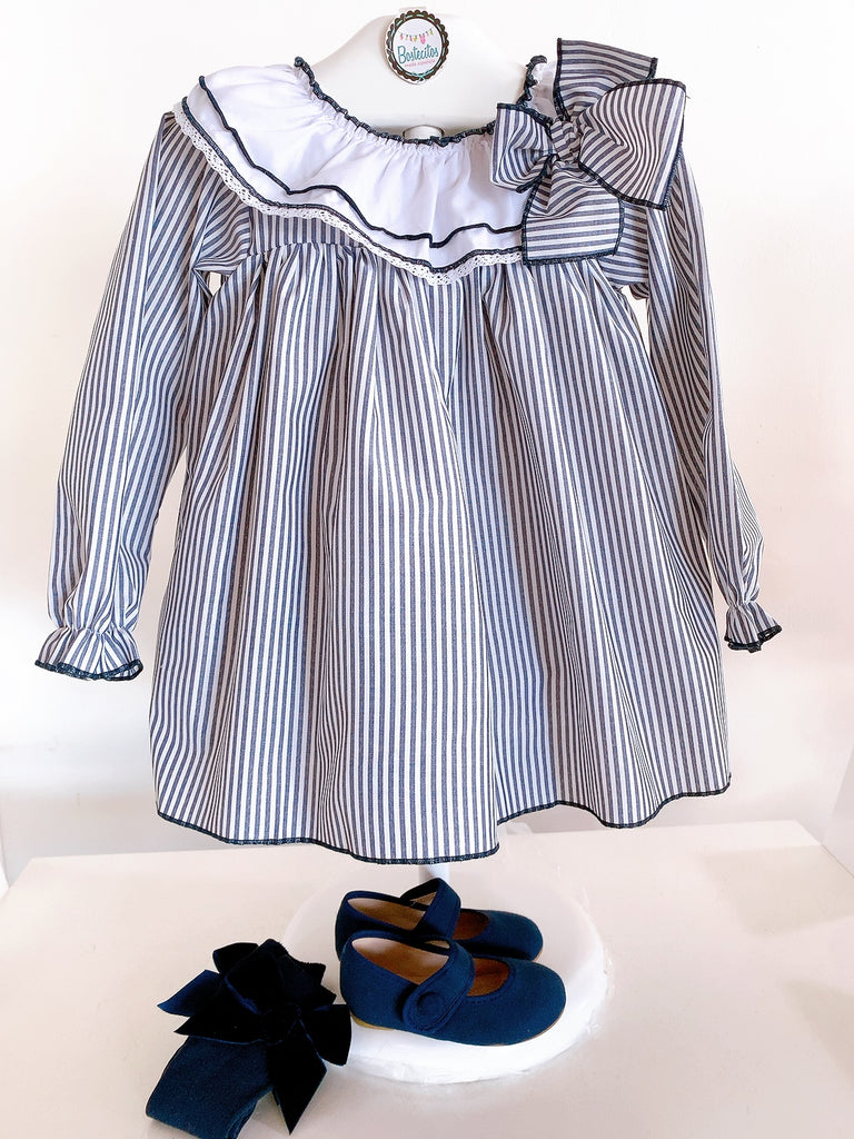 Vestido azul marino rayas blancas con cuello blanco con calzón