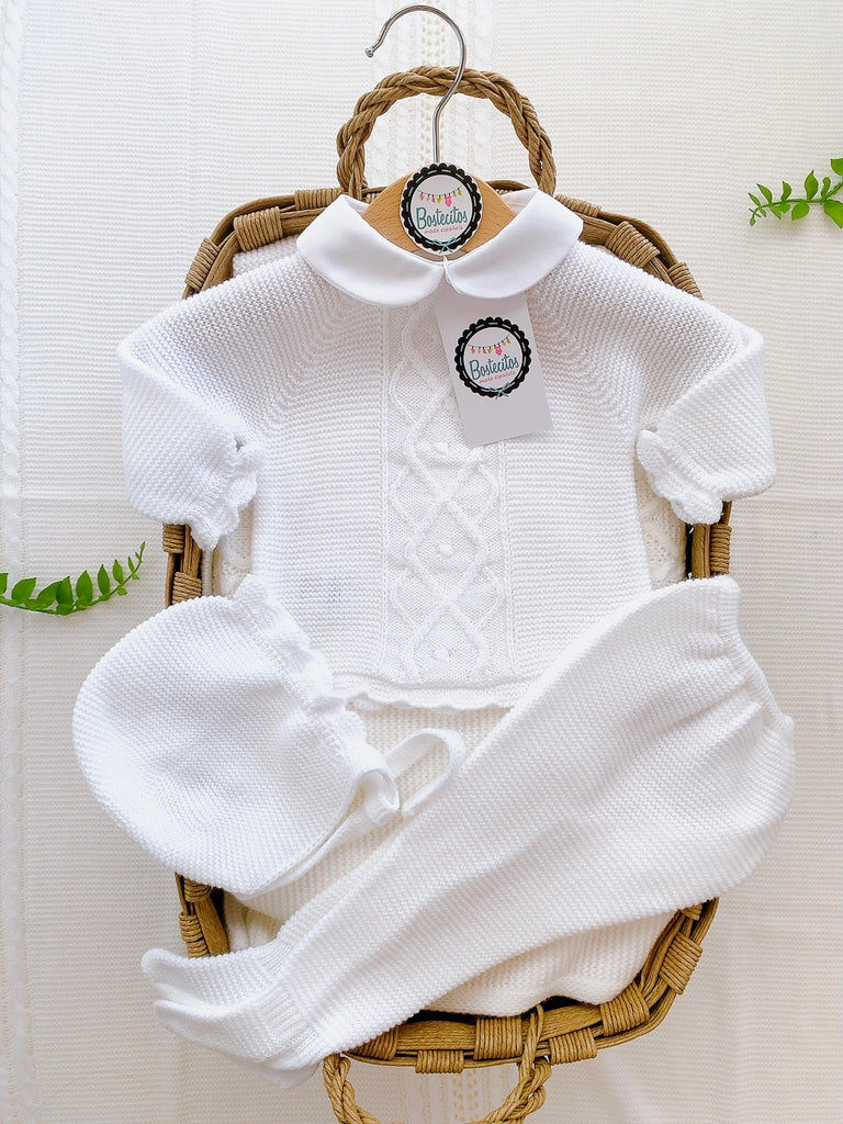 Tejido blanco con cuello blanco