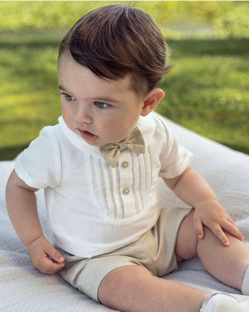 CONJUNTO SHORT BEIGE CAMISA CON MOÑITO