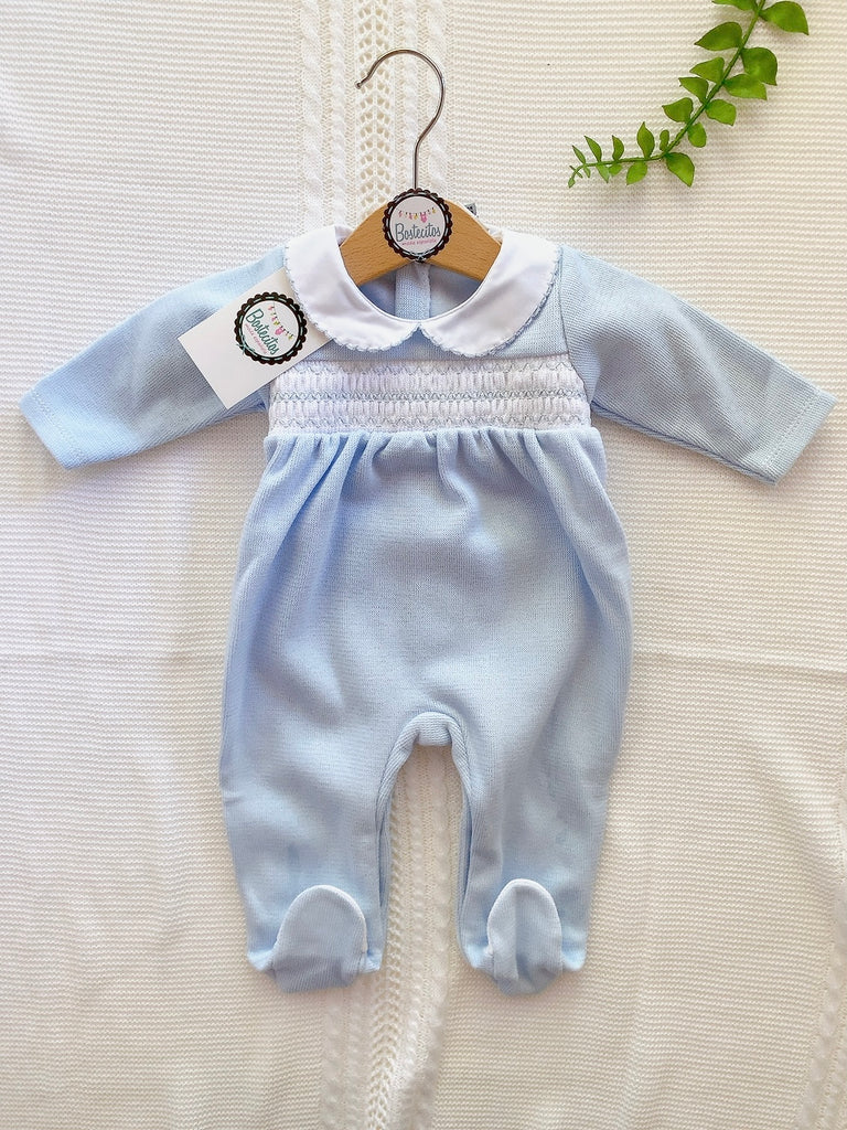Mameluco azul bebé bordado con cuello blanco