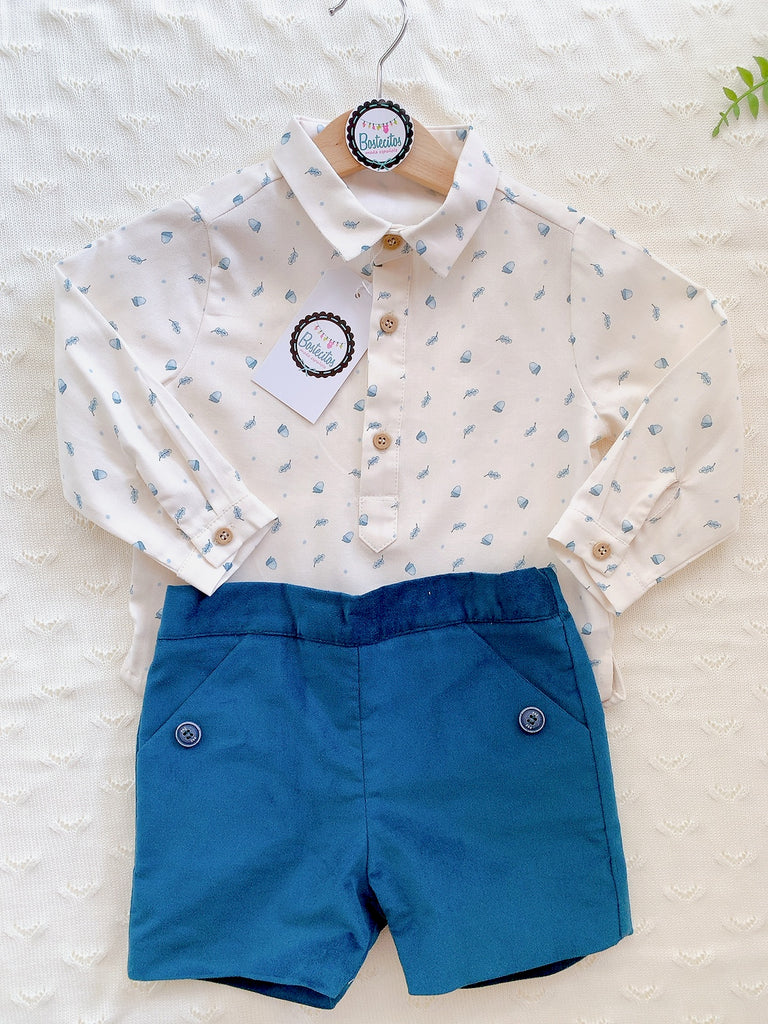 Conjunto camisa beige con estampado hojas azules  con short de terciopelo azul