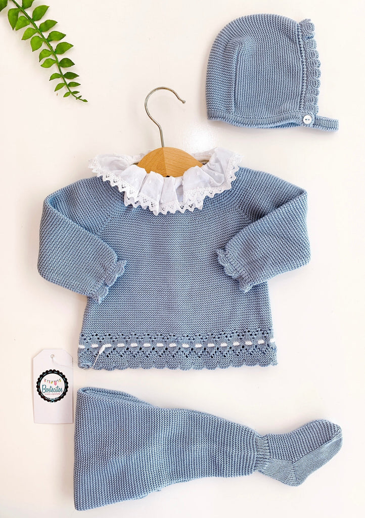 CONJUNTO TEJIDO 3 PIEZAS AZUL Y CUELLO BLANCO (12 MESES)